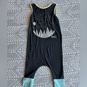 Black Sleeveless Rags Romper with Mountain Graphic